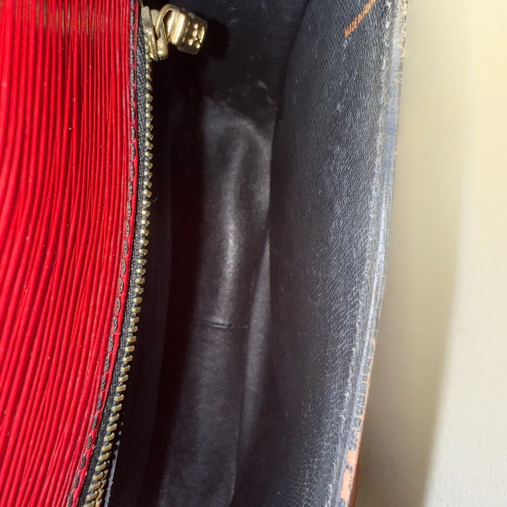 Louis Vuitton Epi Saint Cloud Red Crossbody Bag Vintage-see callouts